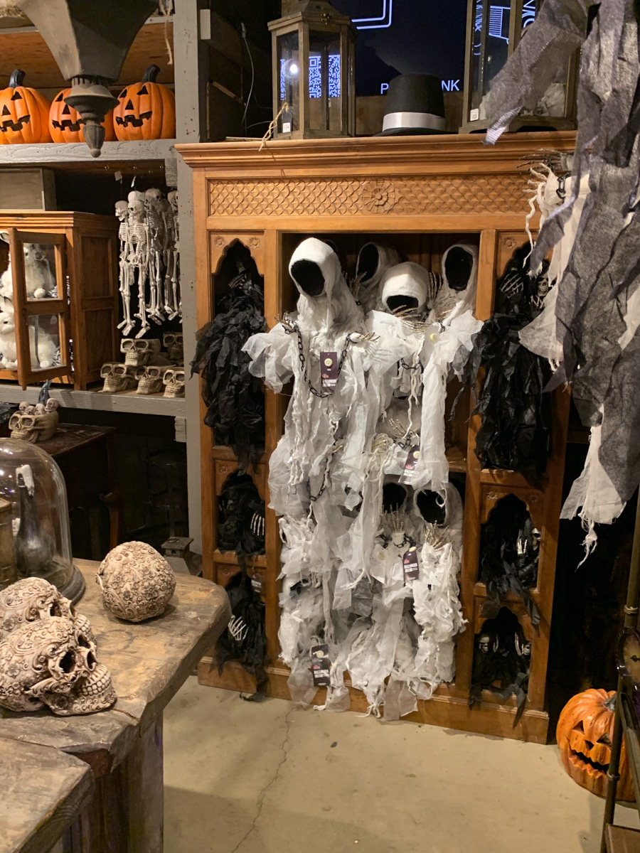 Roger's Gardens At Halloween 2019