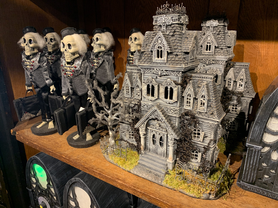 Roger's Gardens At Halloween 2019