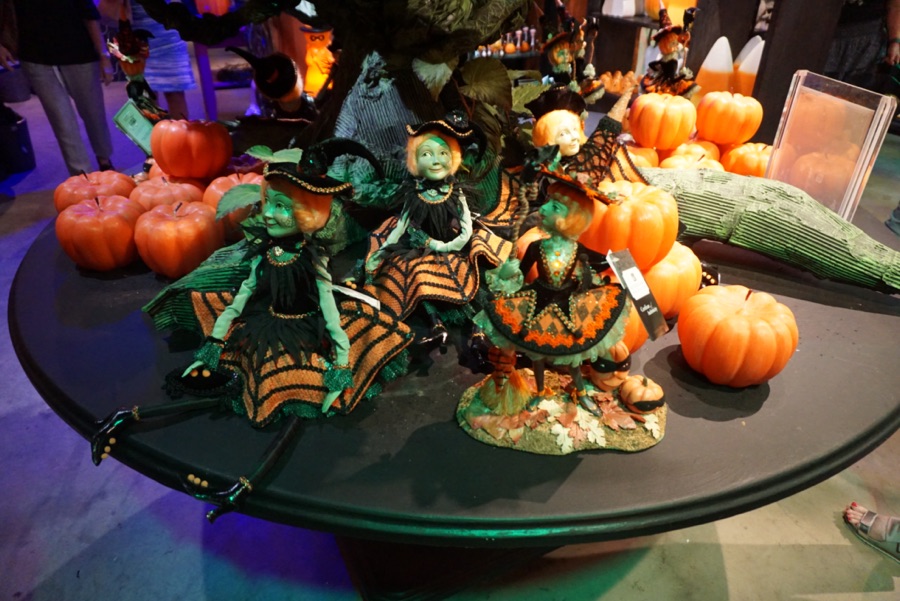 Roger's Gardens At Halloween 2022