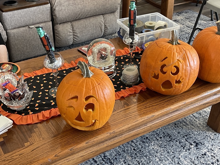 2023-10-29-pumpkin-carving