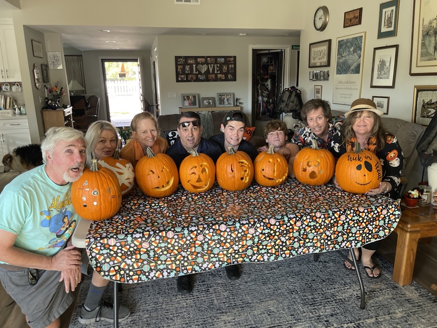 2023-10-29-pumpkin-carving