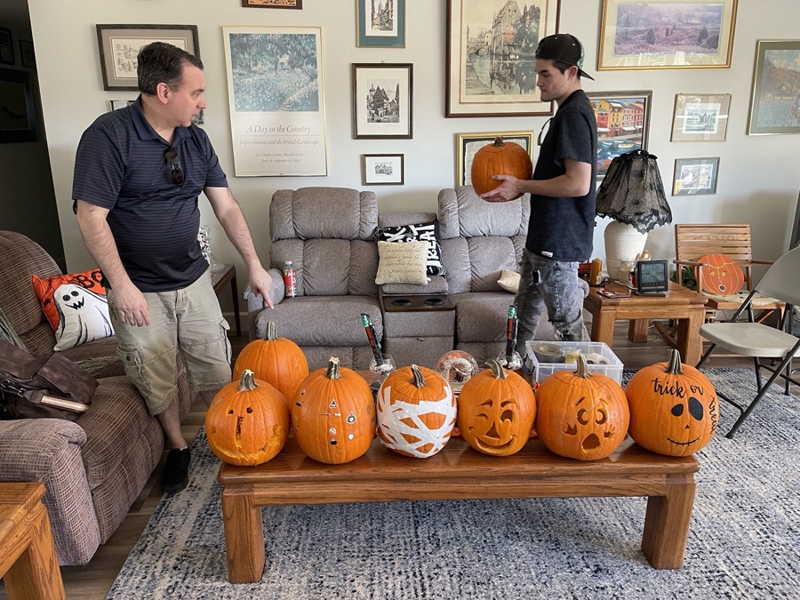 2023-10-29-pumpkin-carving