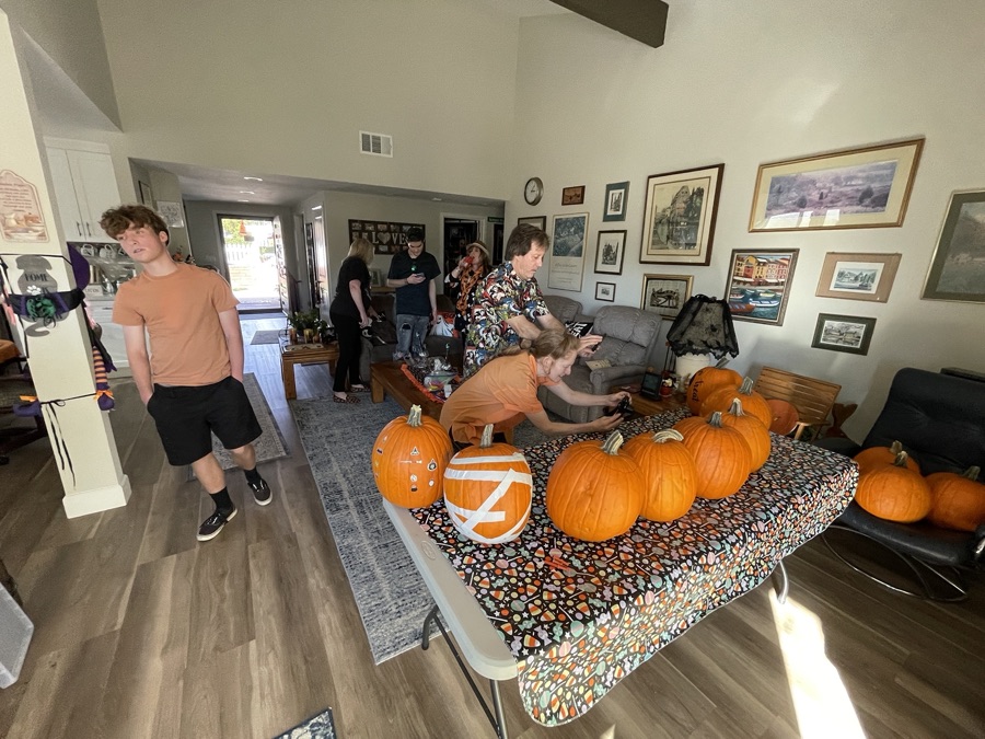 2023-10-29-pumpkin-carving