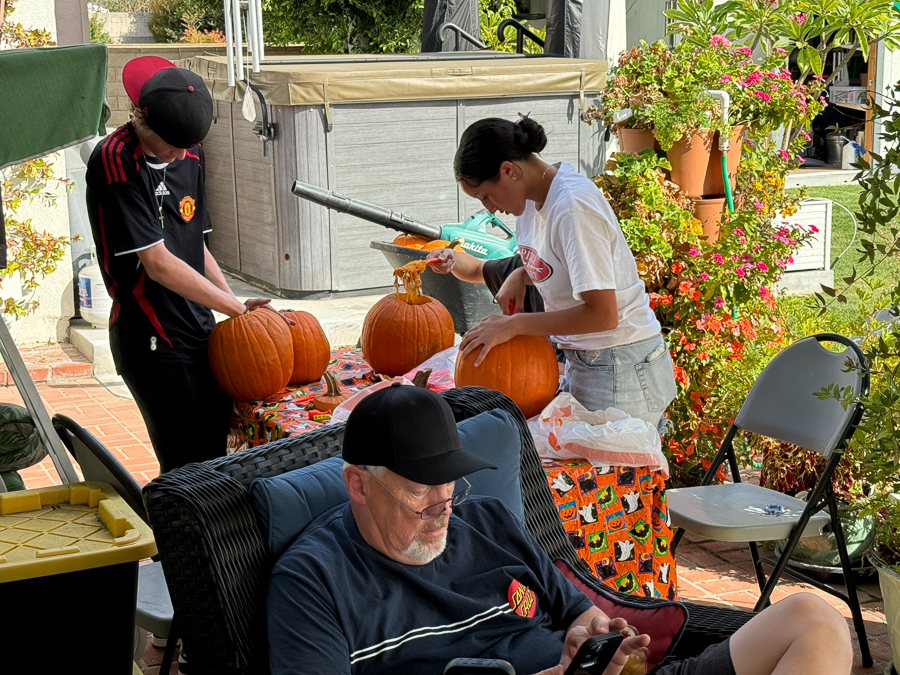 2024-10-27 Halloween Pumpkin Carving