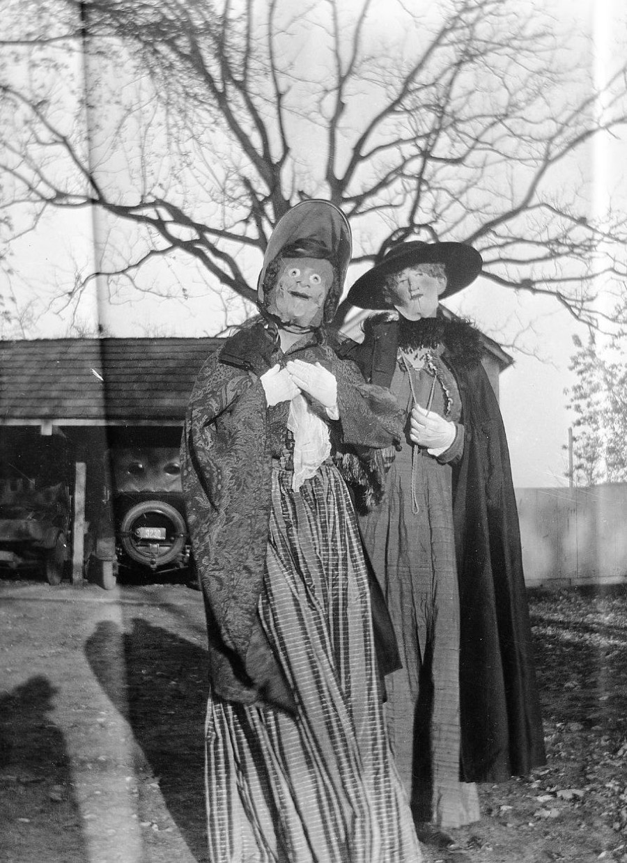 Vintage Halloween costumns were quite interesting... Some 100 yeats old!