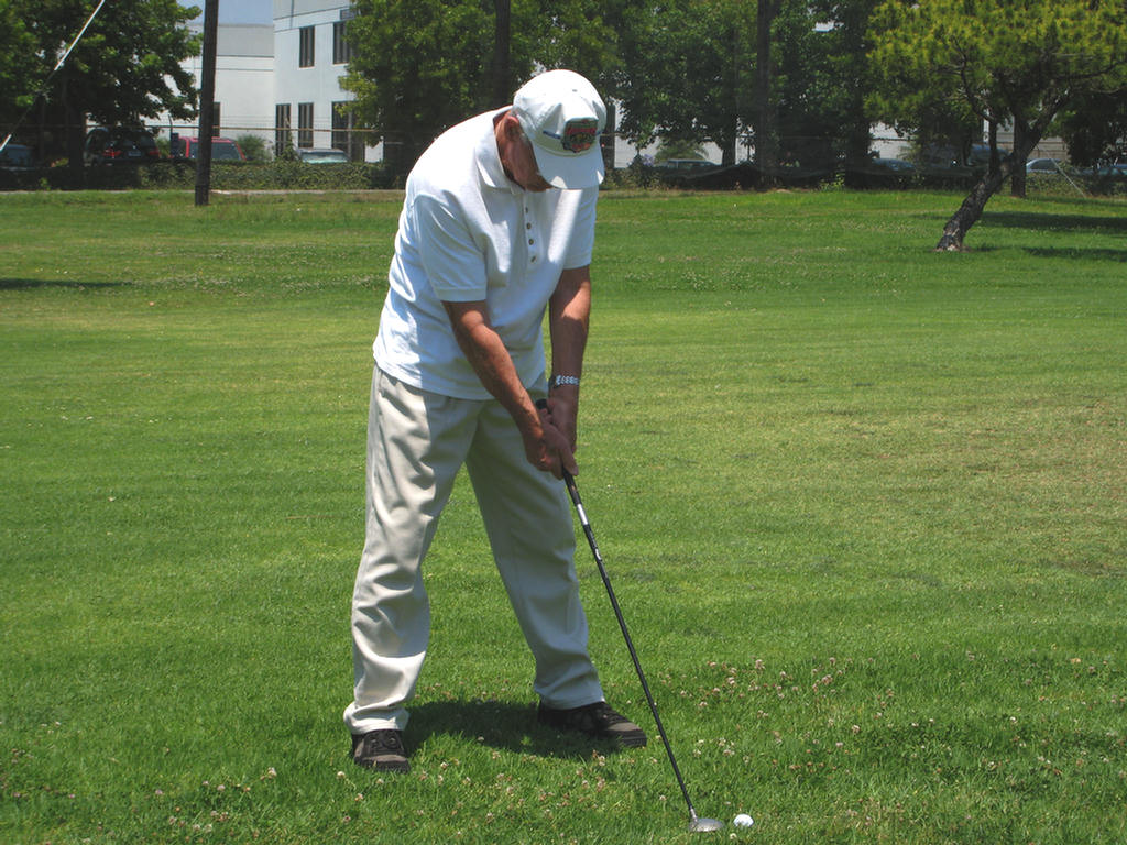 Vicky & Del Play Golf