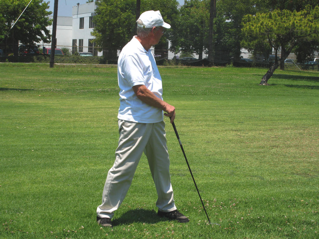 Vicky & Del Play Golf