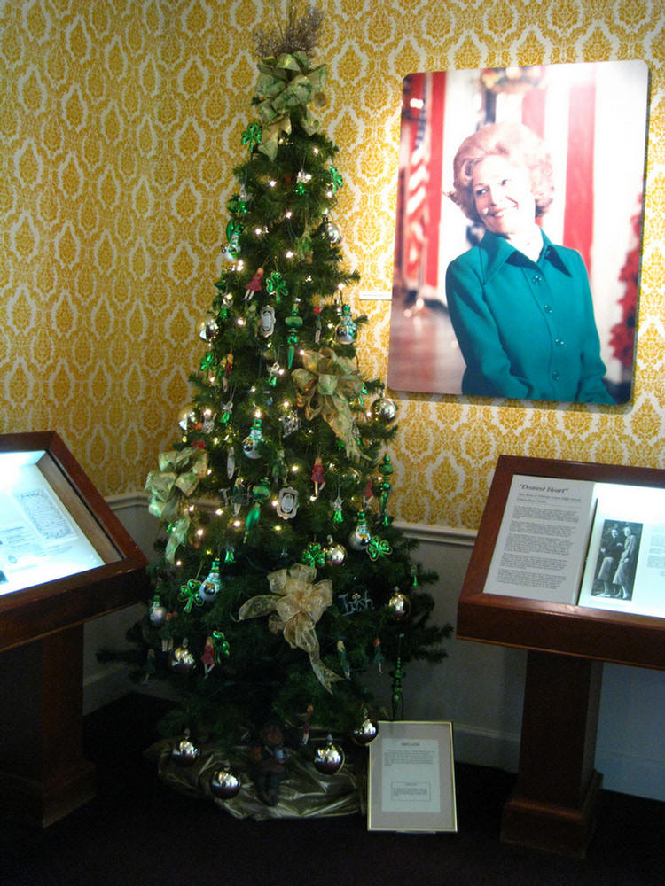 Nixon library Christmas trees 1/8/2010