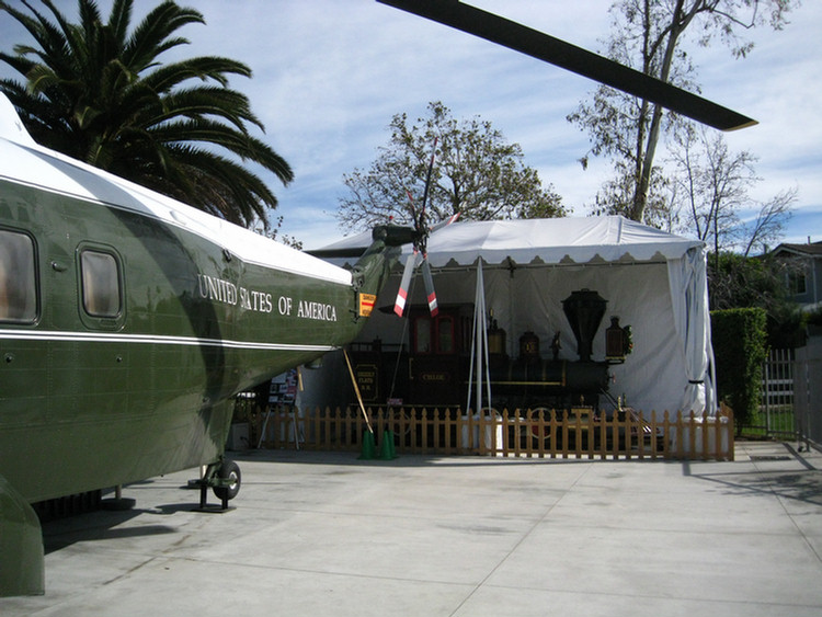 Nixon Library Trains Display 1/8/2010