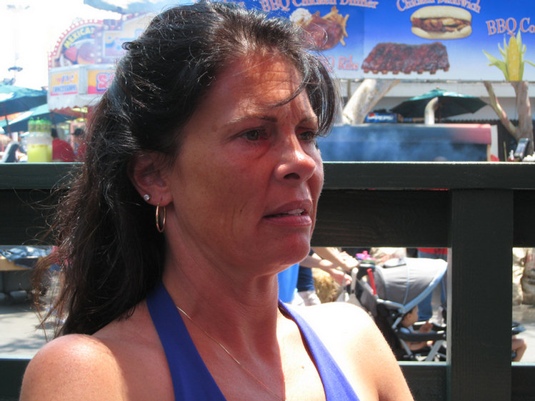 Jeanette visits the fair on
 day two 2008