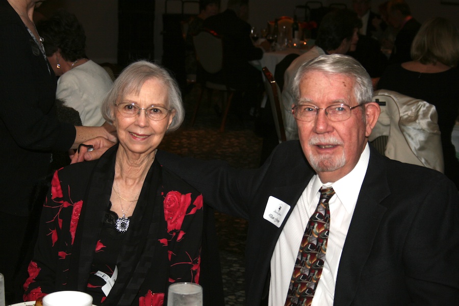 Who was at the Yorba Linda Country Club for the Starlighters January 2012 dance?