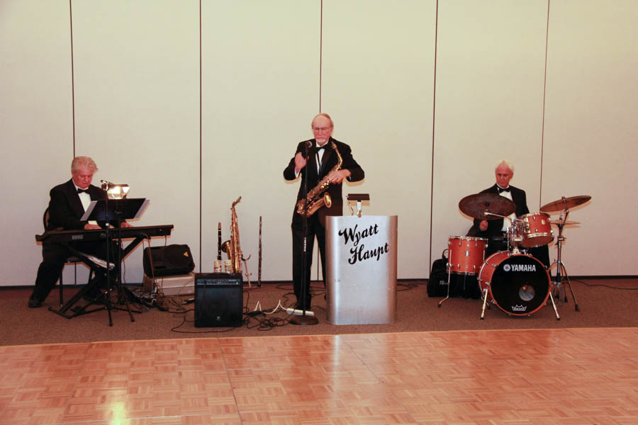 Starlighter's Dance Club Fall Semi-Formal at the Mile Square Park on 9/17/2016