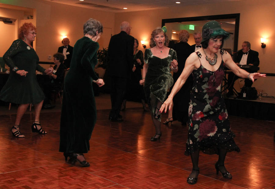 Dinner dancing at Yorba Linda Country Club on St. Patrick's Day 2018 with the Starlighter's Dance Club