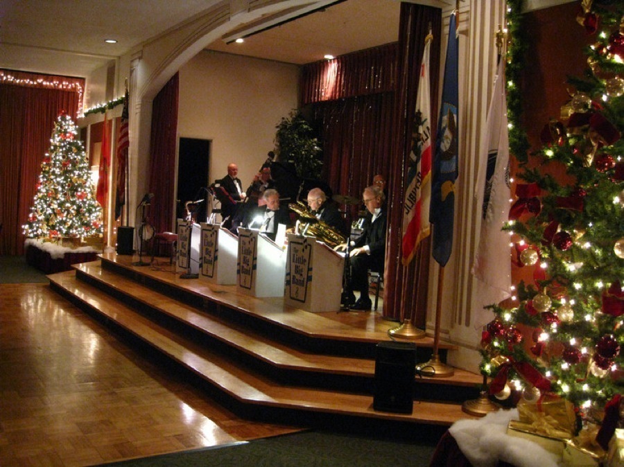 Mistletoe Ball 2009