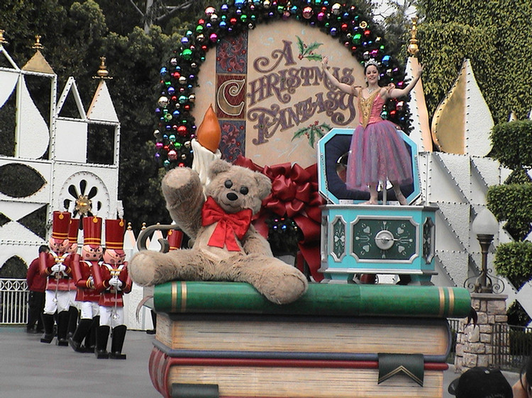 Disneyland Christmas Eve Parade 2002