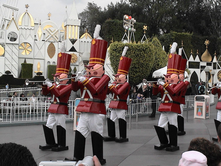 Disneyland Christmas Eve Parade 2002