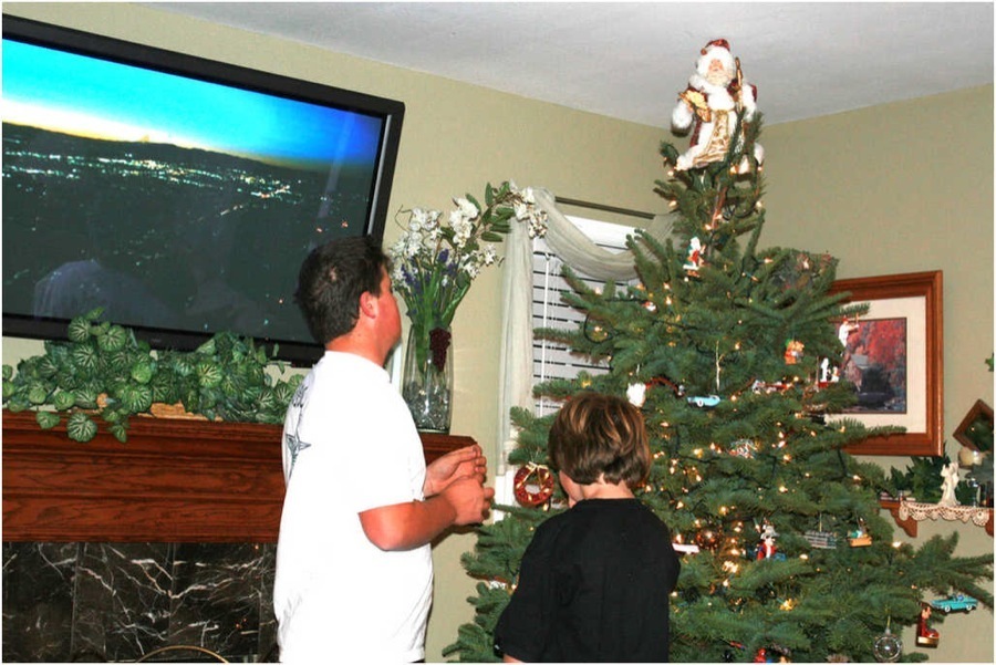 Mitch & Kids Decorate Their Tree