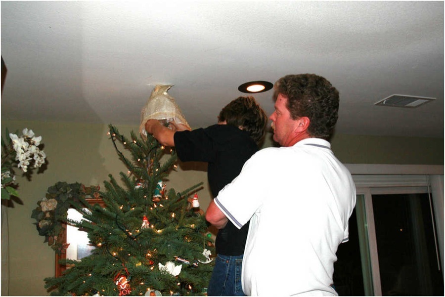 Mitch & Kids Decorate Their Tree