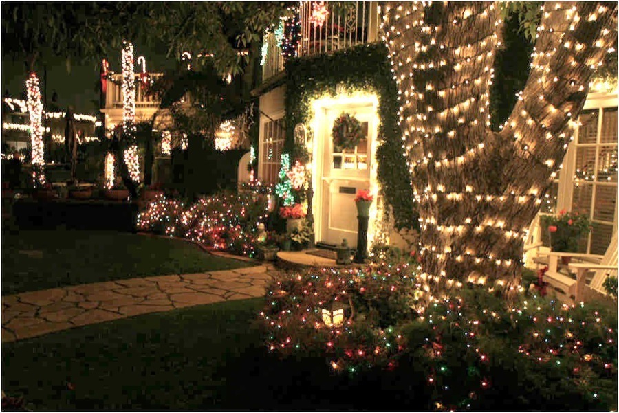 A Stroll Through Naples At Christmas