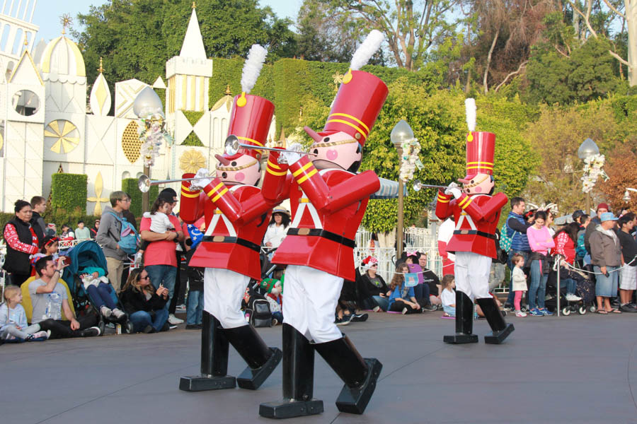 Christmas Eve 2018 Parade At Disneyland