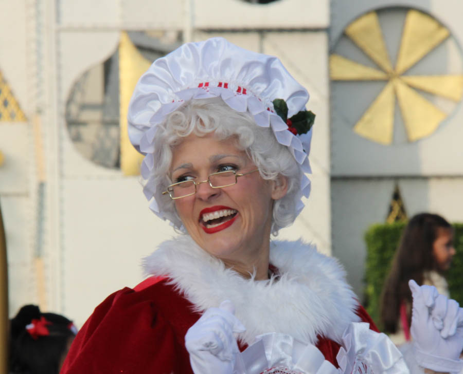 Christmas Eve 2018 Parade At Disneyland