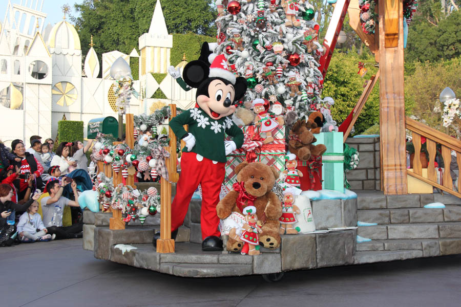 Christmas Eve 2018 Parade At Disneyland