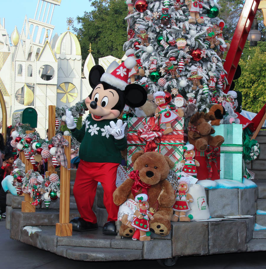 Christmas Eve 2018 Parade At Disneyland