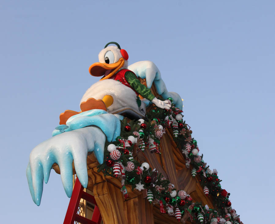 Christmas Eve 2018 Parade At Disneyland