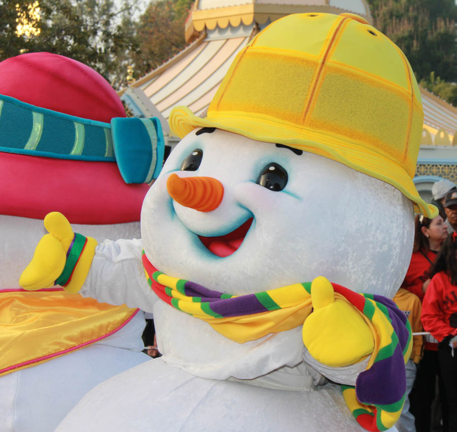 Christmas Eve 2018 Parade At Disneyland