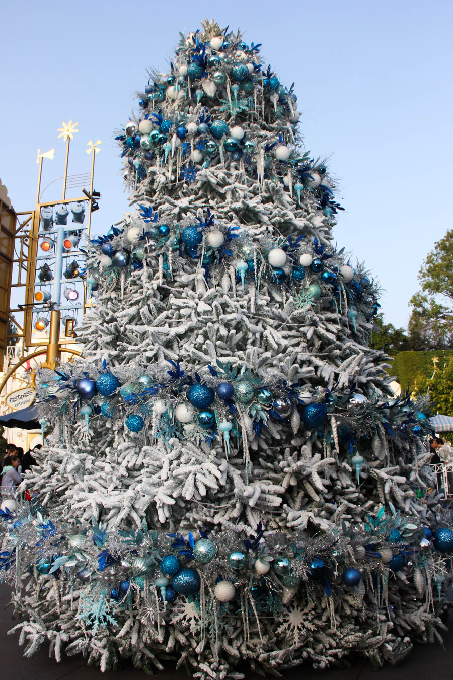 Christmas Eve 2018 Parade At Disneyland