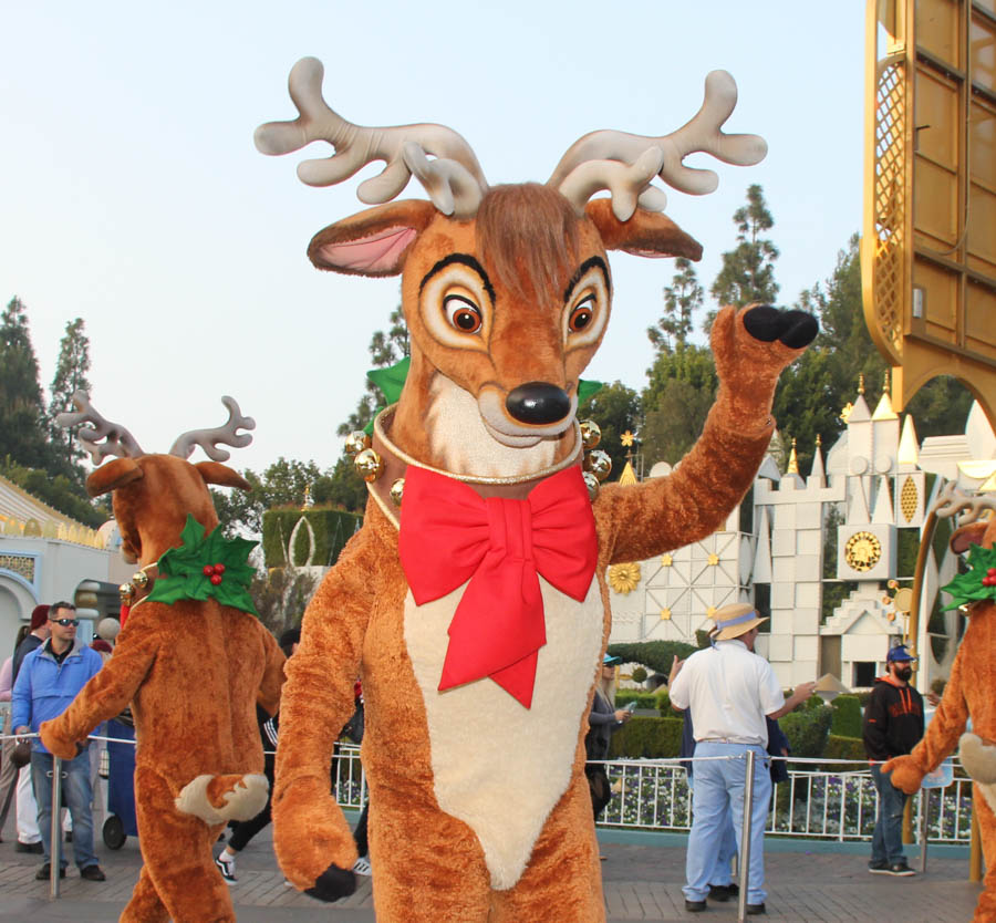 Christmas Eve 2018 Parade At Disneyland