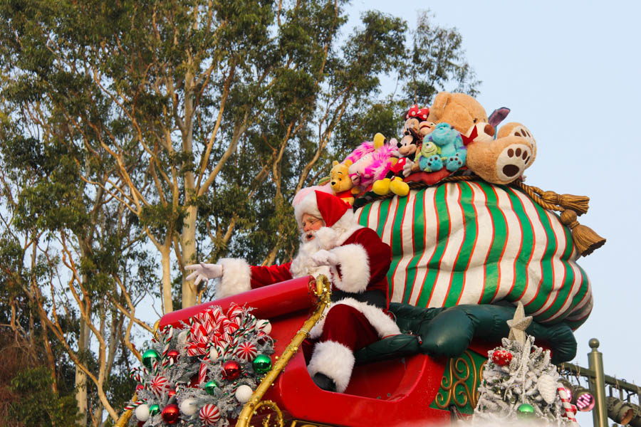 Christmas Eve 2018 Parade At Disneyland