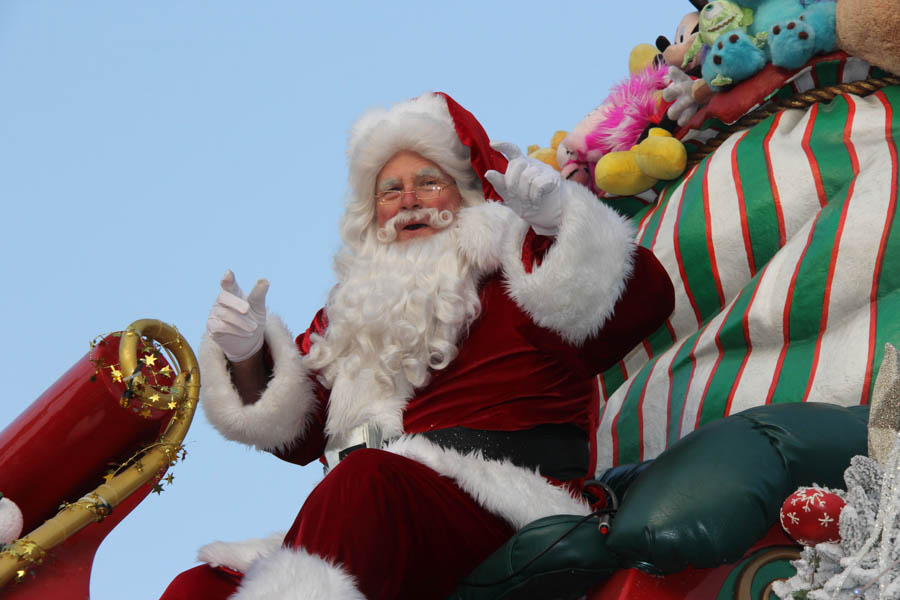 Christmas Eve 2018 Parade At Disneyland