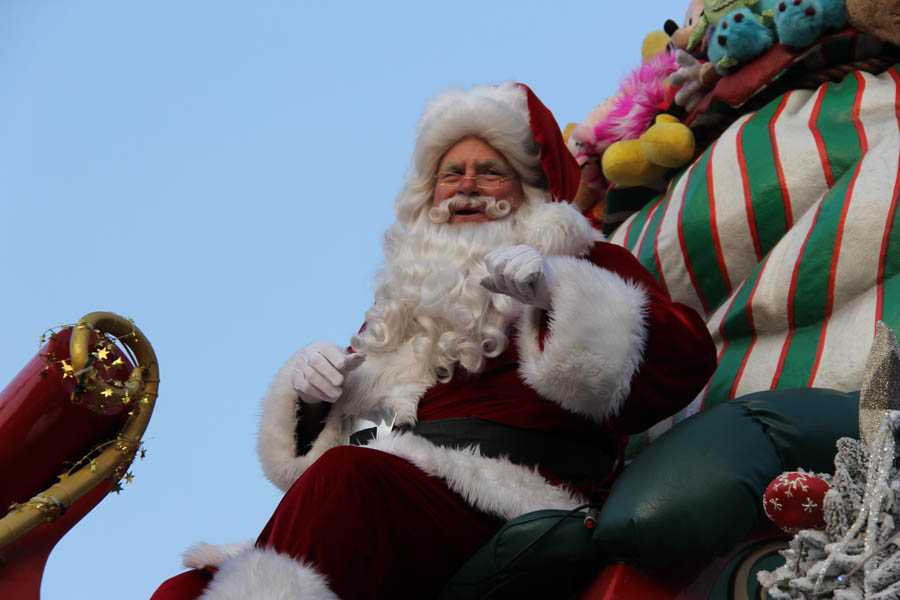 Christmas Eve 2018 Parade At Disneyland