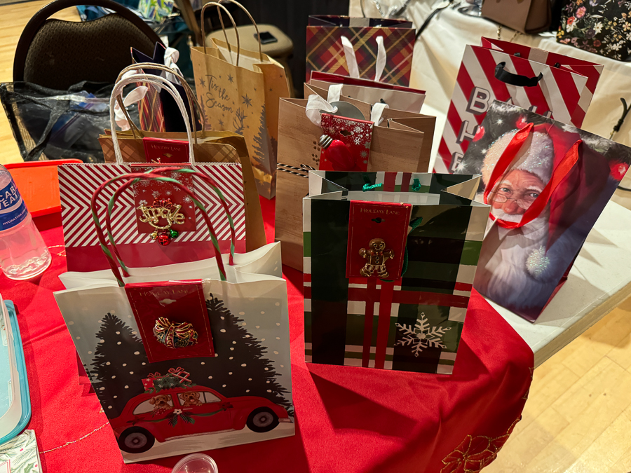 2024-10-20 Elks Christmas Boutique With The Duda's