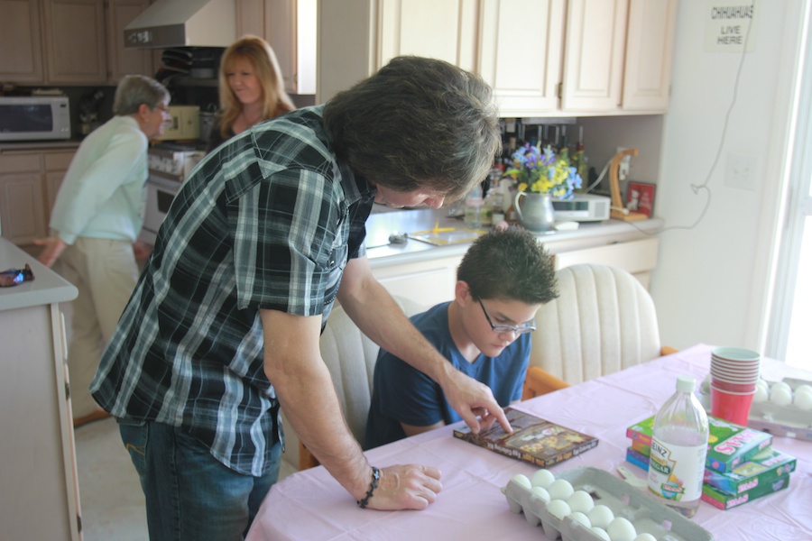 Egg coloring activities Easter 2013