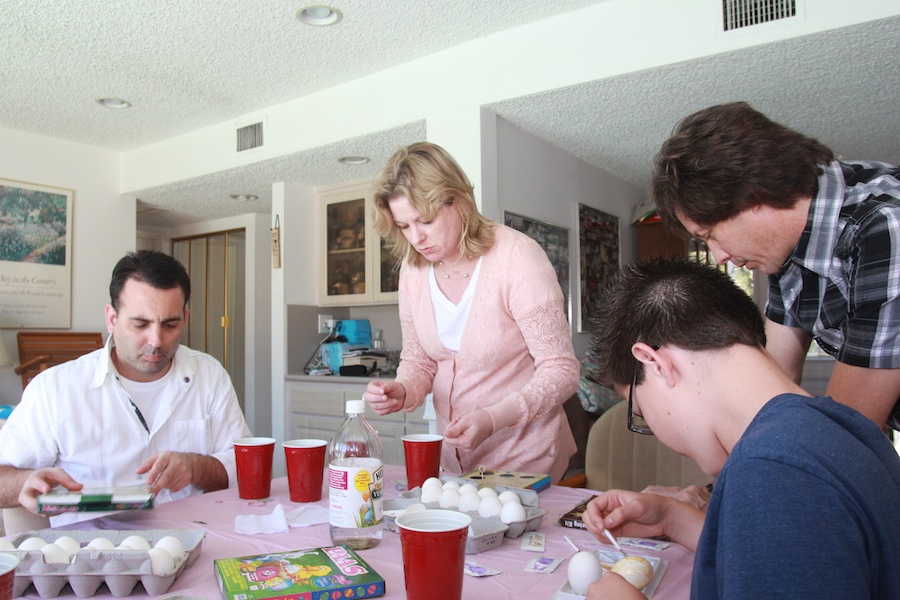 Egg coloring activities Easter 2013