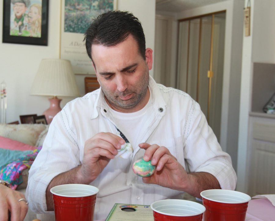 Egg coloring activities Easter 2013