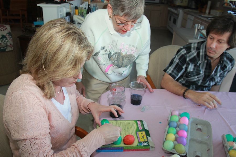 Egg coloring activities Easter 2013