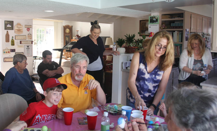 Coloring Easter Eggs April 2015 with family and friends