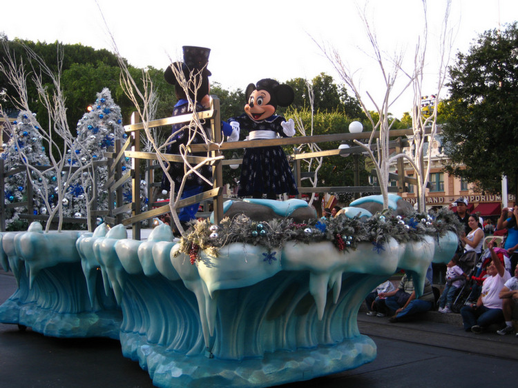 Disneyland Christmas Parade With Hannah