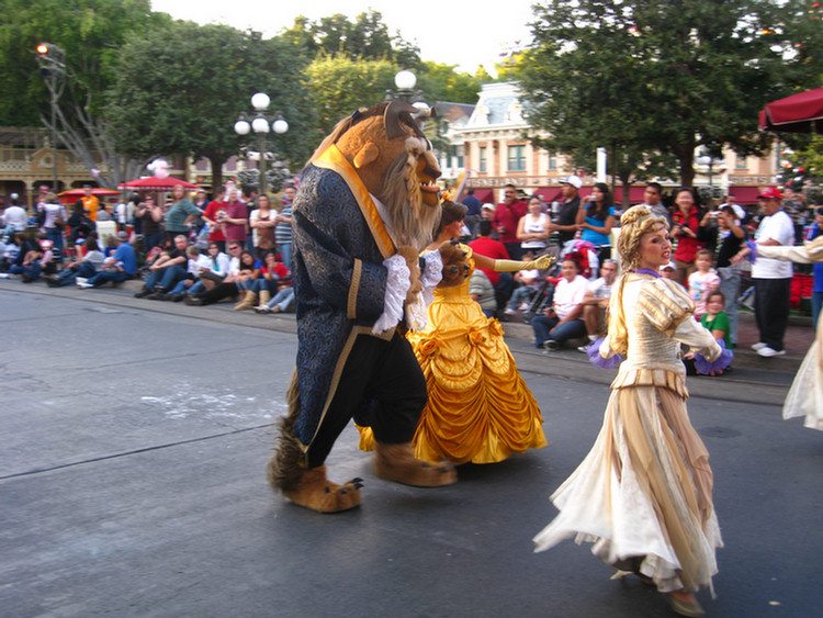 Disneyland Christmas Parade With Hannah