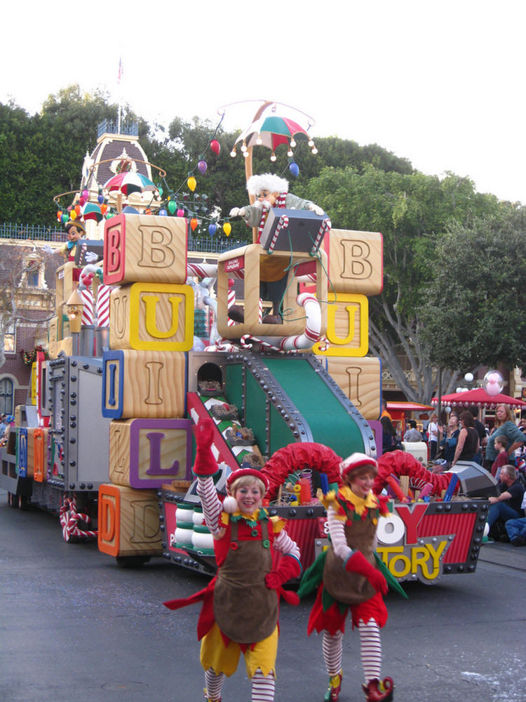 Disneyland Christmas Parade With Hannah