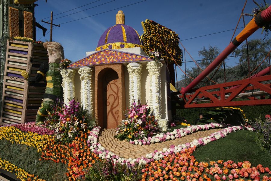 New Years 2012 Rose PArade floats