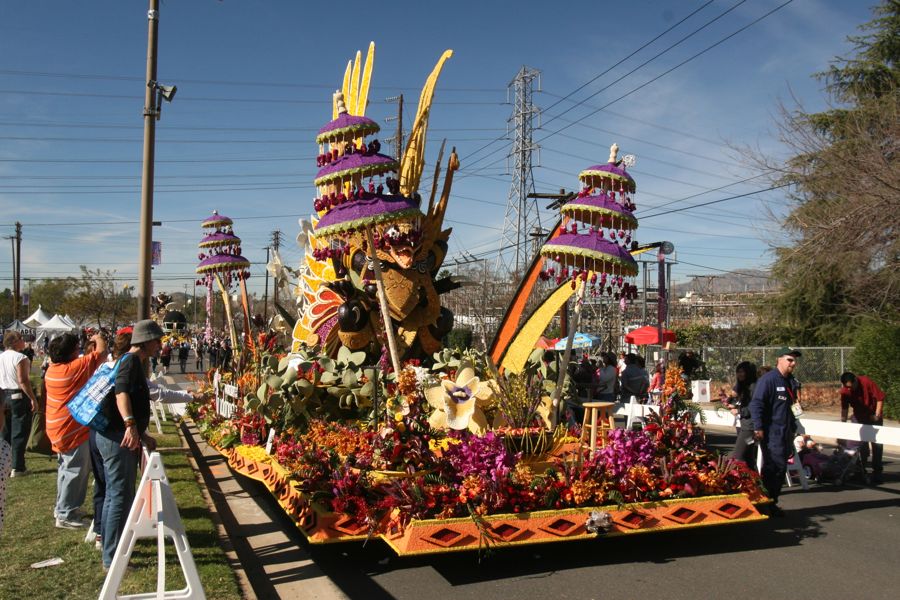 New Years 2012 Rose PArade floats