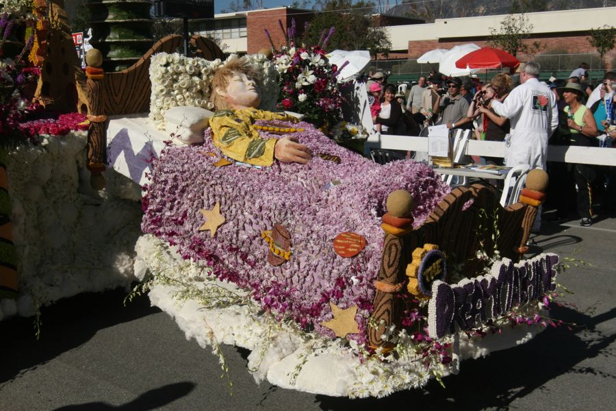 New Years 2012 Rose PArade floats