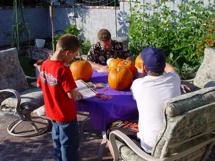 Halloween 2004 Pumpkin Carving