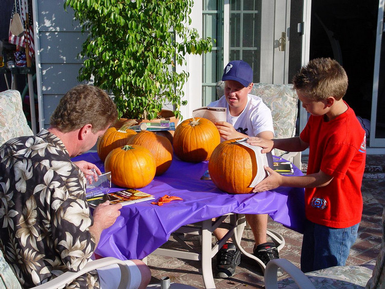 Halloween 2004 Pumpkin Carving