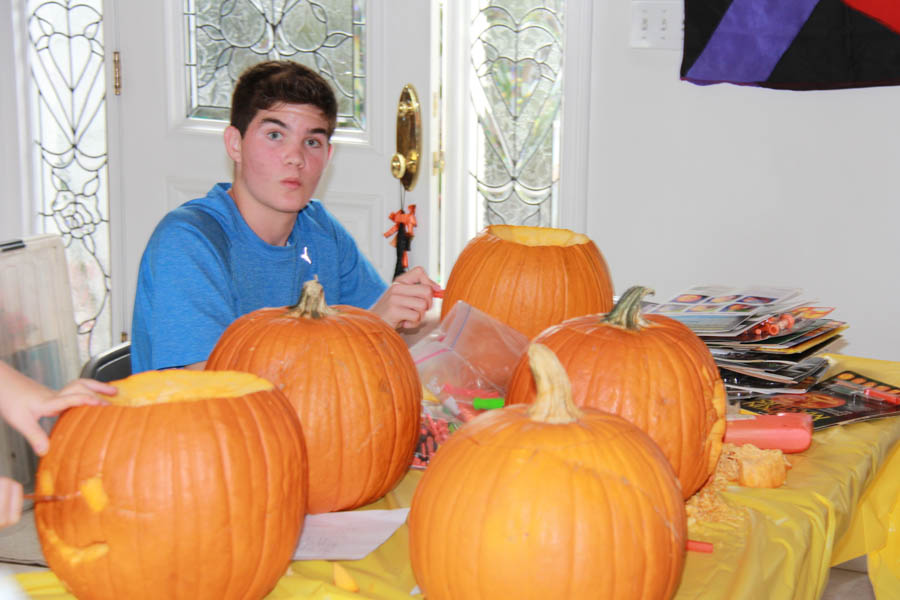 Pumpkin carving with family 10/29/2016