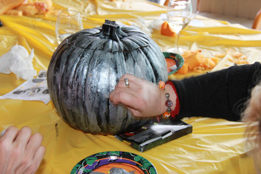 Pumpkin carving with family 10/29/2016